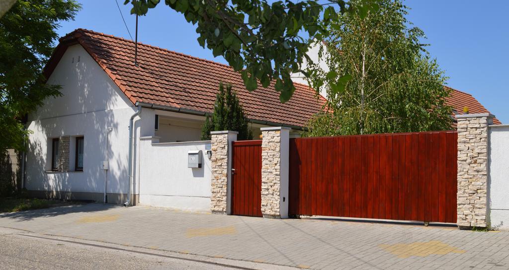 Jaszbereny Boutique Room Exteriör bild